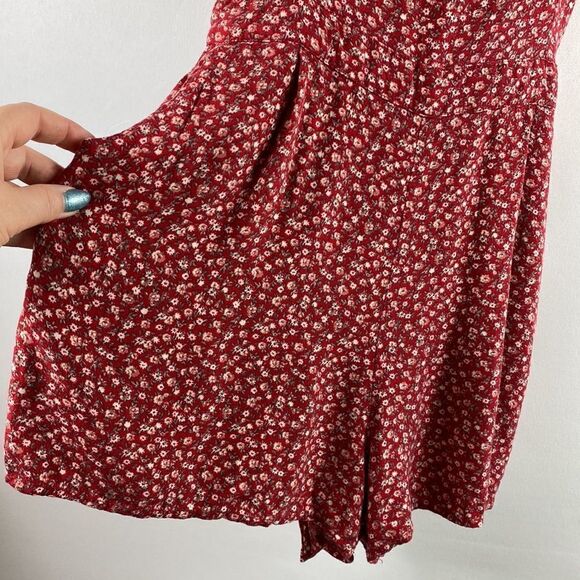 ❤️Last Chance Hollister red sleeveless floral print romper size S - Picture 3 of 10